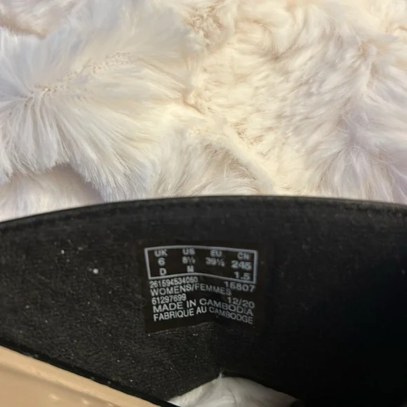 Clarks Ultimate Comfort Collection Bought at Macy’s. Size 8 1/2, Black. - Picture 3 of 5